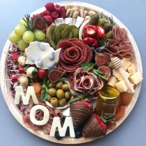 Good Company Board - serves 6